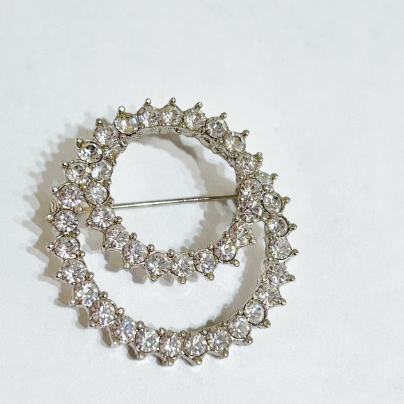 Vintage Clear Crystal Rhinestone Wreath Brooch Pin - Picture 2 of 12